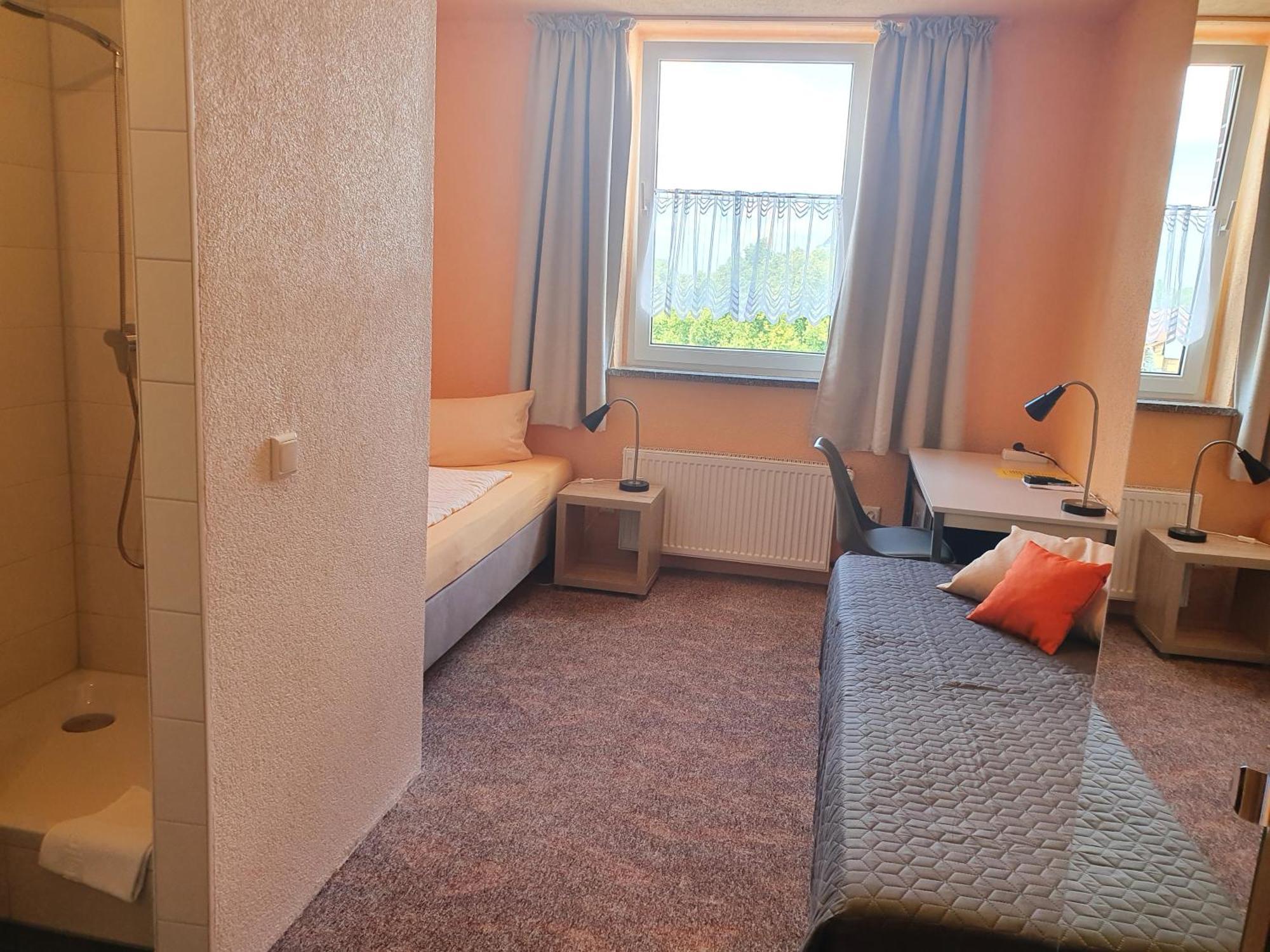 Hotel-Pension Grüne Linde Delitzsch Habitación foto