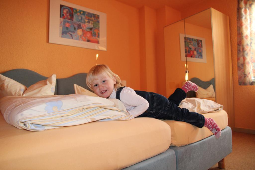 Hotel-Pension Grüne Linde Delitzsch Habitación foto